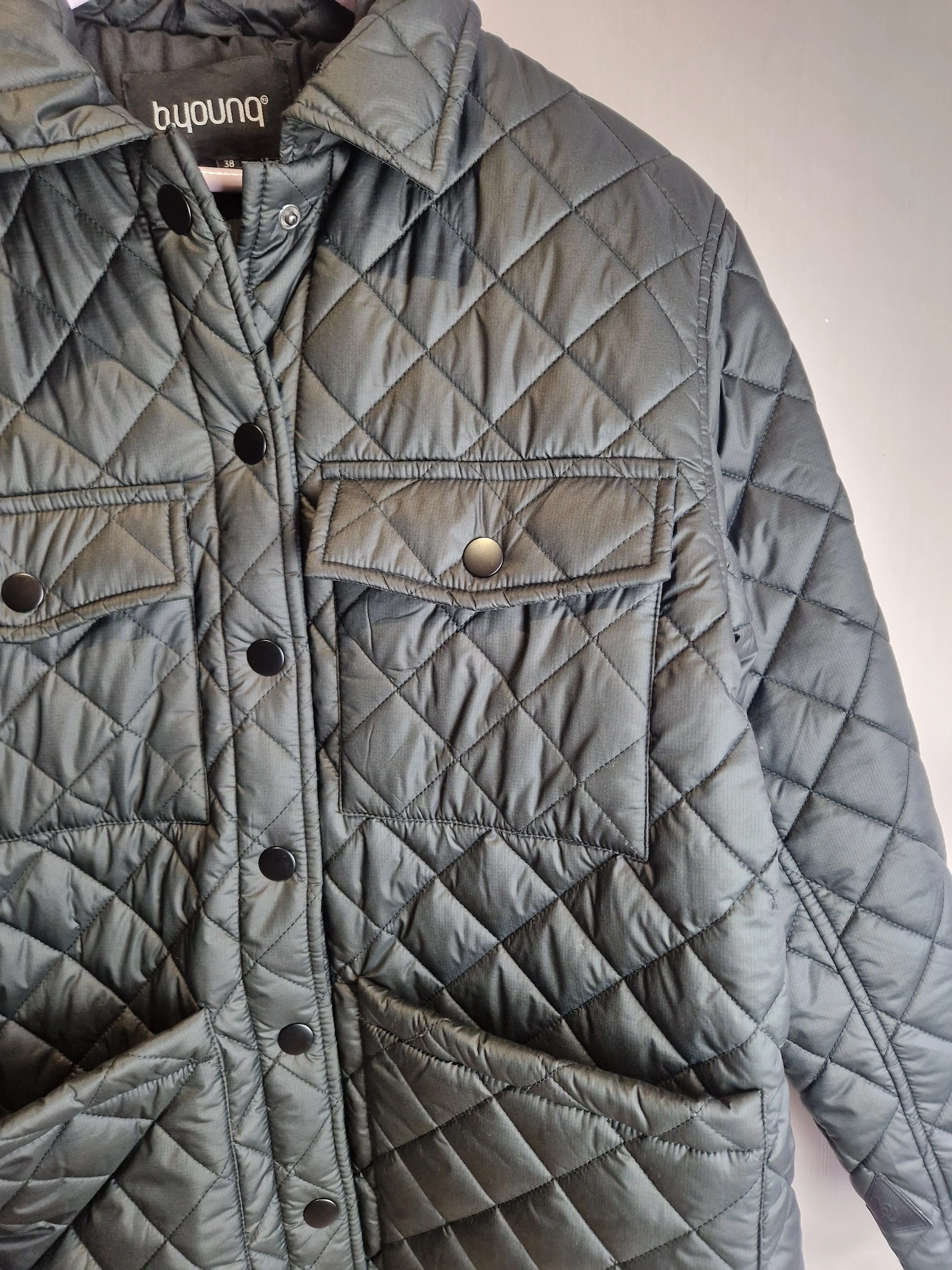 B Young black quilted jacket = size 12 (Eur 38 )