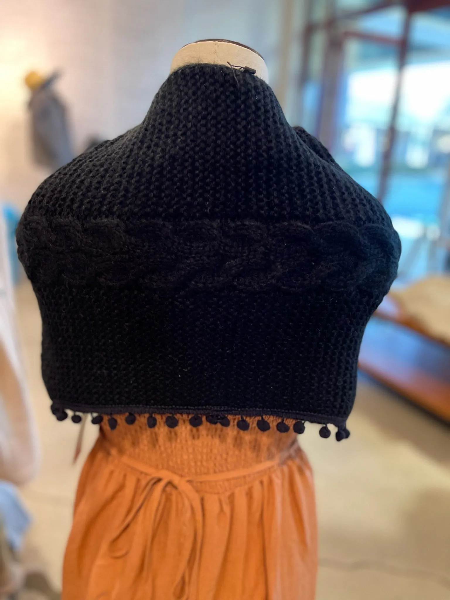 Hana Tube Scarf In Black