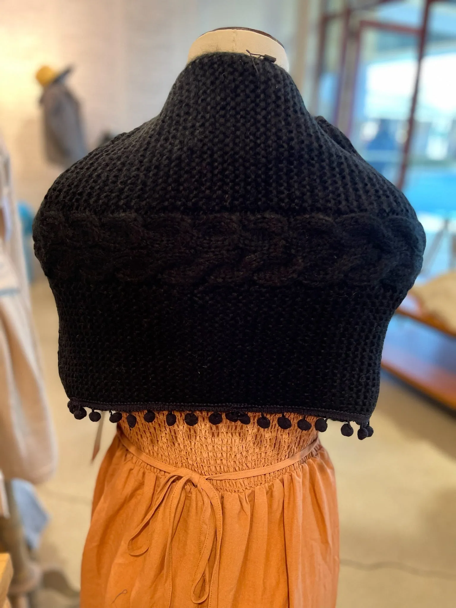 Hana Tube Scarf In Black