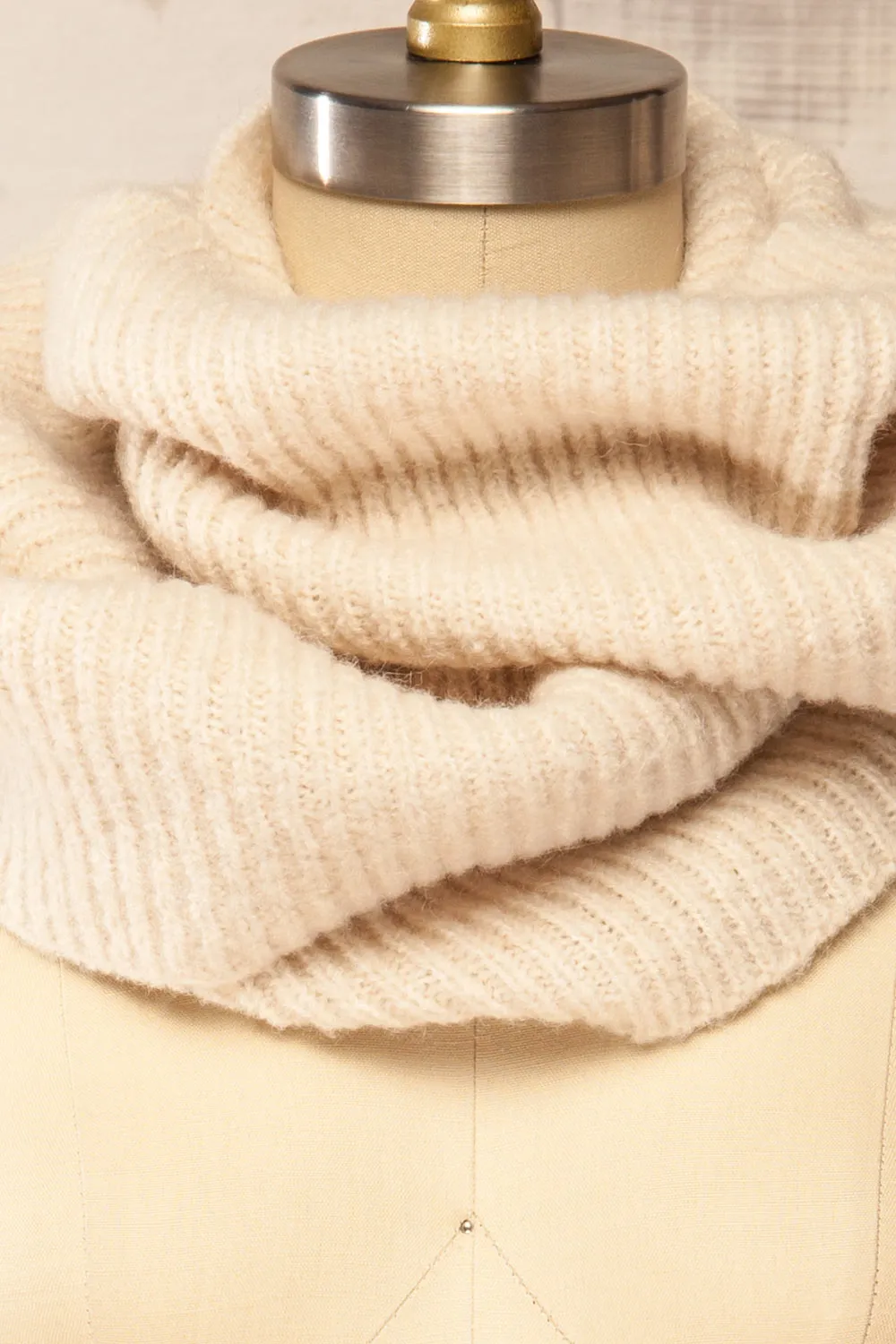 Saguenay Ivory | Ribbed Knit Infinity Scarf